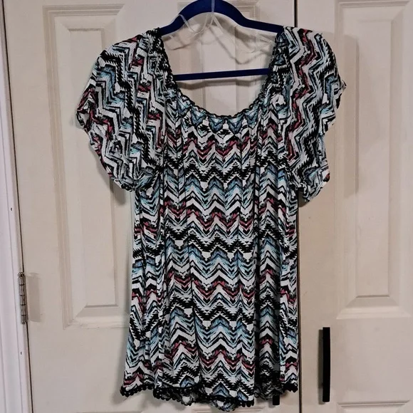 No Boundaries Multicolor Chevron Blouse - Picture 2 of 3